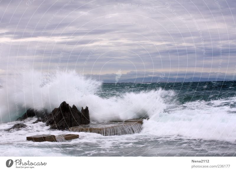 Baignade dangereuse... Umwelt Natur Landschaft Urelemente Wasser Himmel Wolken Gewitterwolken Wetter schlechtes Wetter Unwetter Wind Sturm Felsen Wellen Küste