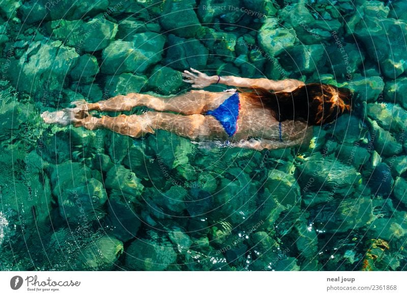 Kaltes klares Wasser Sommer Sommerurlaub Meer See Schwimmen & Baden feminin Mädchen 1 Mensch 8-13 Jahre Kind Kindheit tauchen träumen ästhetisch frisch kalt