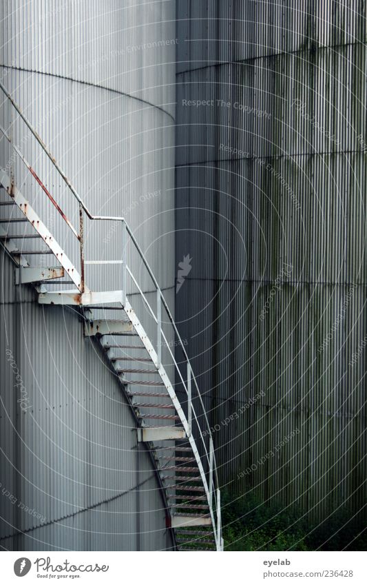 Stufige Windung - windige Stufen Energiewirtschaft Industrie Industrieanlage Fabrik Bauwerk Gebäude Mauer Wand Treppe Fassade Metall Stahl Rost alt gigantisch