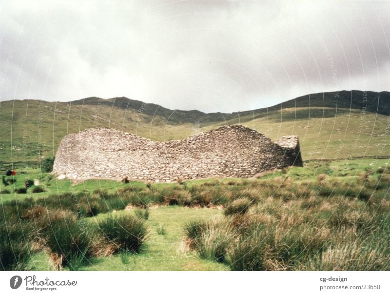 Ringfort in Irland grün Bauwerk Europa Republik Irland grüne Landschaft grüne Insel historisches Bauwerk