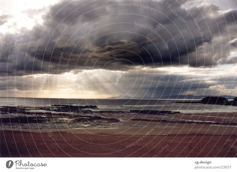 Meeresblick (bewölkt) in Irland Sonnenstrahlen Wolken schlechtes Wetter Strand Europa Republik Irland Wasser