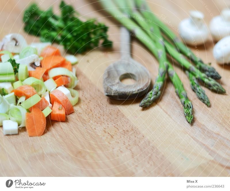 Suppengrün Lebensmittel Gemüse Kräuter & Gewürze Ernährung Löffel frisch klein lecker Gesunde Ernährung Champignons Möhre Petersilie Spargel Spargelzeit