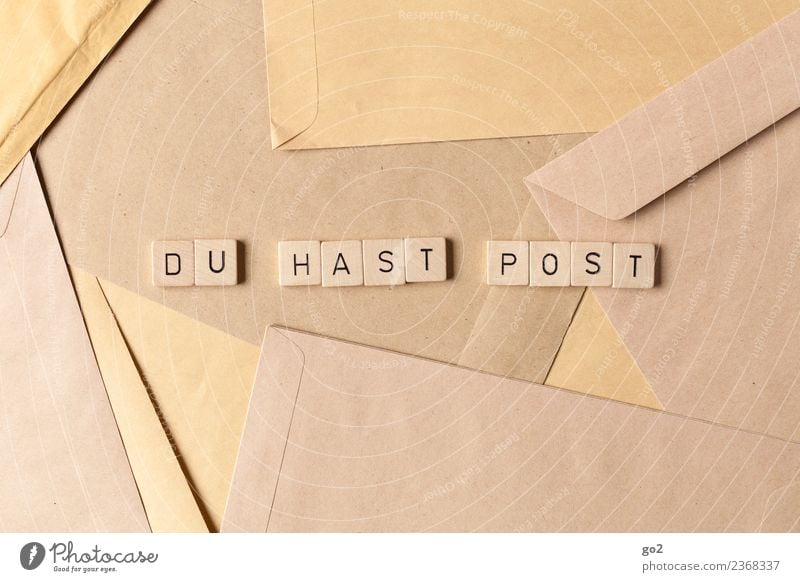 Posteingang Büroarbeit Postbote Medienbranche E-Mail Schreibwaren Papier Zettel Postfach Briefumschlag Schriftzeichen Kommunizieren viele braun chaotisch