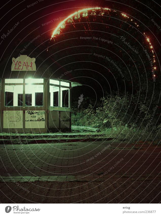 Imbiss Landschaft Baum Sträucher Park Kleinstadt Hütte alt dunkel gigantisch historisch Nostalgie Vergänglichkeit Wandel & Veränderung Gedeckte Farben