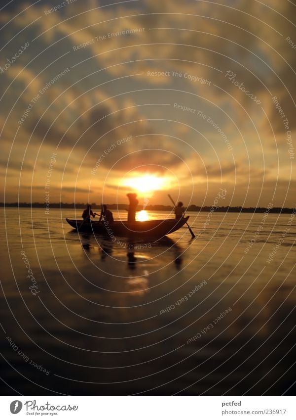 Our Mother Ganga Mensch 4 Menschengruppe Wasser Himmel Wolken Sonnenaufgang Sonnenuntergang Sommer Wärme Fluss Bewegung fahren schaukeln Schwimmen & Baden