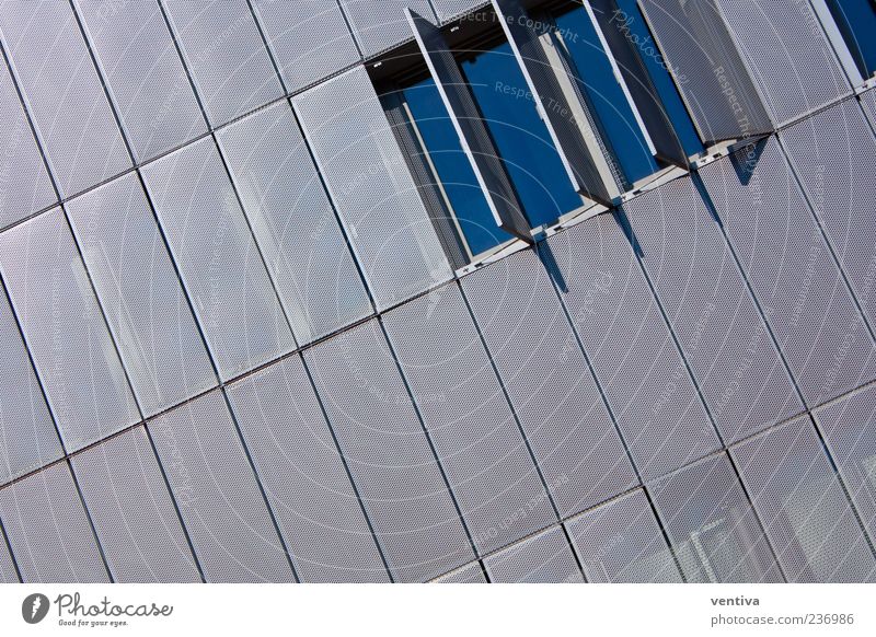 Tag des offenen Fensters Bankgebäude Industrieanlage Bauwerk Gebäude Architektur Mauer Wand Glas Metall blau grau Coolness Einsamkeit Perspektive Farbfoto