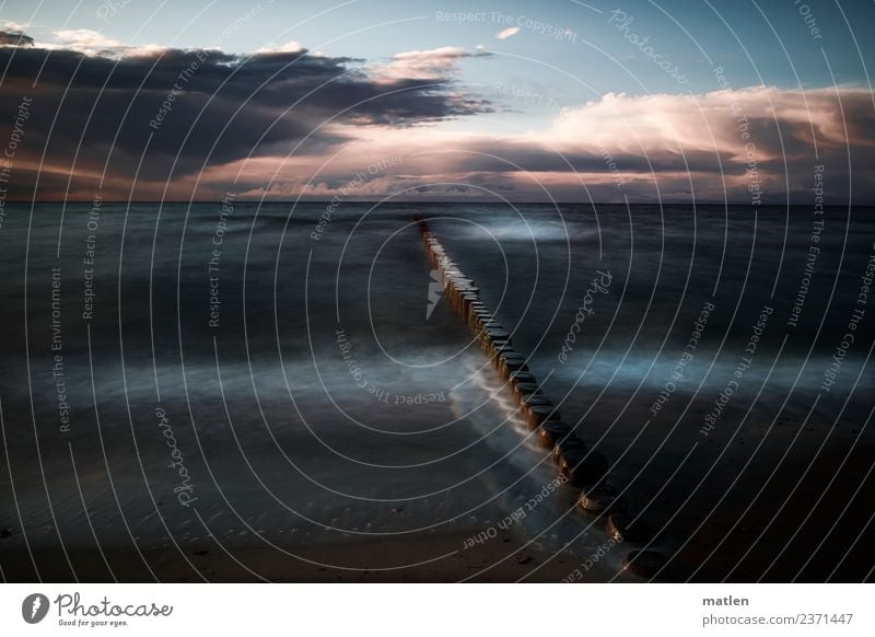 der Tag geht Landschaft Wasser Himmel Wolken Gewitterwolken Sonnenaufgang Sonnenuntergang Sommer schlechtes Wetter Wellen Küste Strand Ostsee Menschenleer