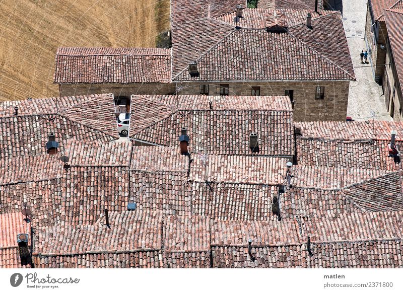 Dächer 2 Mensch Kleinstadt Altstadt Haus Architektur Mauer Wand Dach heiß historisch trocken braun grau rot Feld Sommer Straße Rioja Spanien Farbfoto