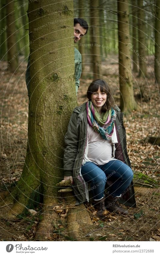 Julia | schwanger im Wald Lifestyle Freizeit & Hobby Mensch feminin Junge Frau Jugendliche Erwachsene Paar Partner 2 18-30 Jahre Umwelt Natur Herbst Winter Baum