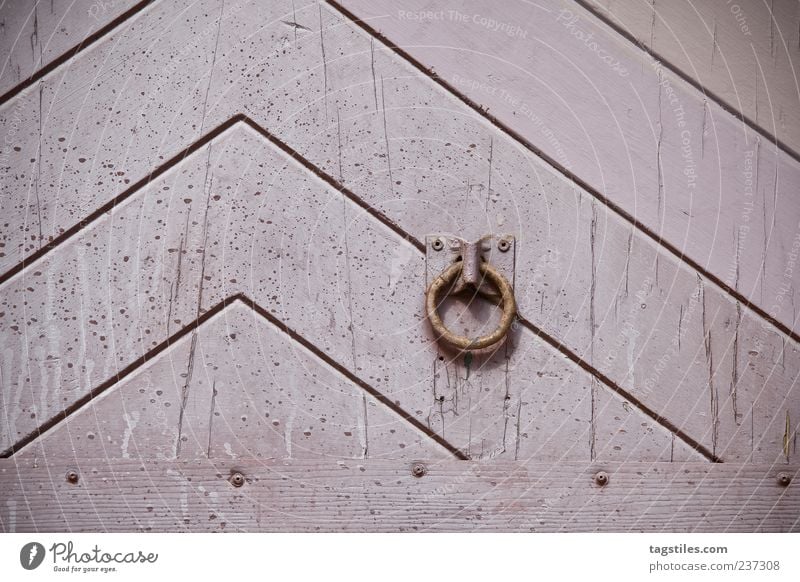 KLINGEL Tür rosa Linie Pfeil graphisch alt antik Hintergrundbild Strukturen & Formen Maserung Muster Holz Eingang Tor Holztor Holztür Metallring 1 Türklopfer