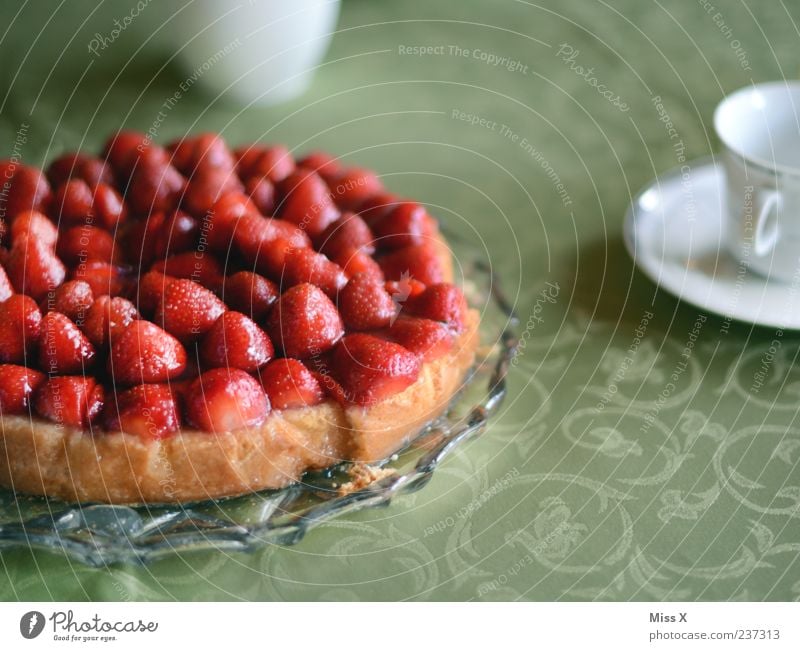 hätt ich dich heut erwartet Lebensmittel Frucht Ernährung Kaffeetrinken Getränk Feste & Feiern lecker süß rot Appetit & Hunger Erdbeeren Erdbeertorte Kuchen