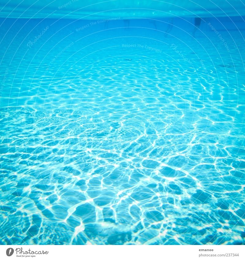 Freibad Wohlgefühl Schwimmen & Baden Freizeit & Hobby Ferien & Urlaub & Reisen Schwimmbad Mensch Beine Menschengruppe Wasser Bewegung kalt nass blau türkis