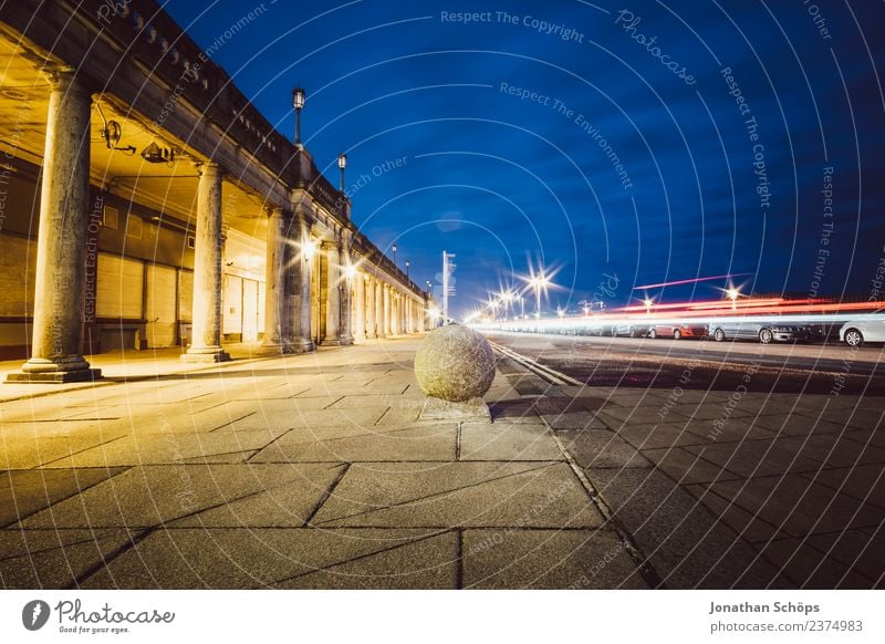 *** 1600 *** Brighton Beach Stadt ästhetisch England Nacht Straße Langzeitbelichtung Säule Poller Verkehr Verkehrswege Dämmerung Himmel Weitwinkel Berufsverkehr