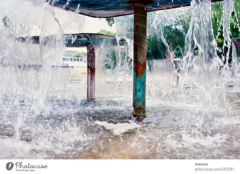 Spritzwasser Tourismus Wasser Stuttgart Schlosspark Park Brunnen Sehenswürdigkeit authentisch Farbfoto Außenaufnahme Menschenleer Textfreiraum links