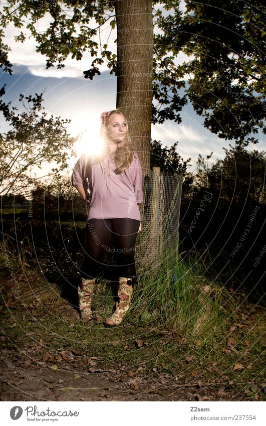 sunshine Lifestyle Stil Mensch feminin Junge Frau Jugendliche 1 18-30 Jahre Erwachsene Umwelt Natur Landschaft Himmel Sonnenaufgang Sonnenuntergang Herbst Baum