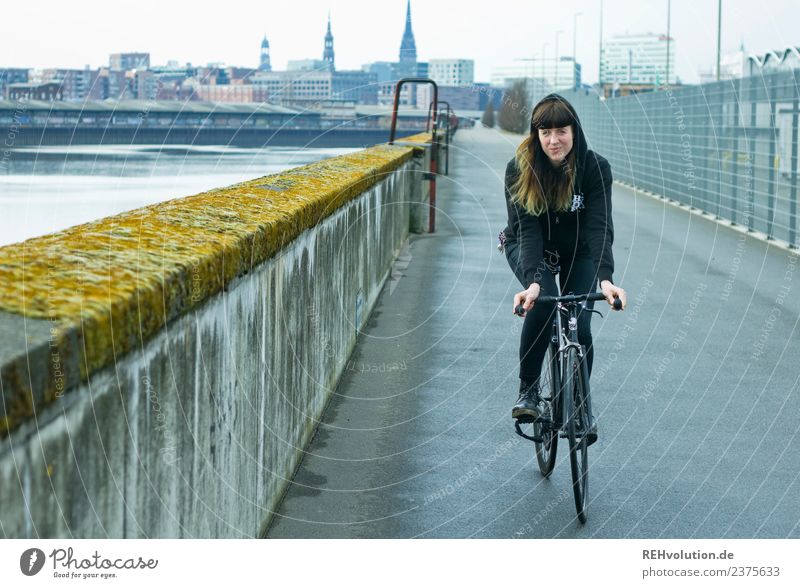 Carina | auf dem Rad in Hamburg Sport Fitness Sport-Training Fahrradfahren Mensch feminin Junge Frau Jugendliche 1 18-30 Jahre Erwachsene Jugendkultur Subkultur