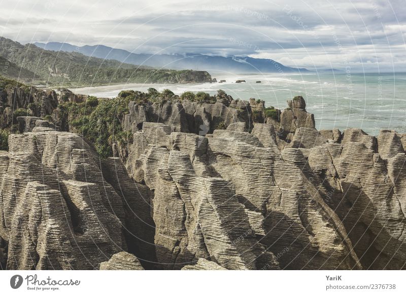 Pancake rocks Ferien & Urlaub & Reisen Tourismus Ausflug Abenteuer Ferne Freiheit Sightseeing Natur Landschaft Wasser Himmel Gewitterwolken Sommer Felsen Wellen