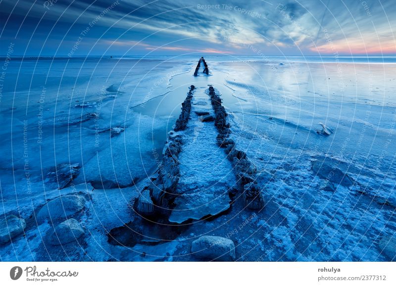 alter hölzerner Wellenbrecher im gefrorenen See, Niederlande schön Strand Winter Schnee Natur Landschaft Horizont Sonnenaufgang Sonnenuntergang Eis Frost Küste