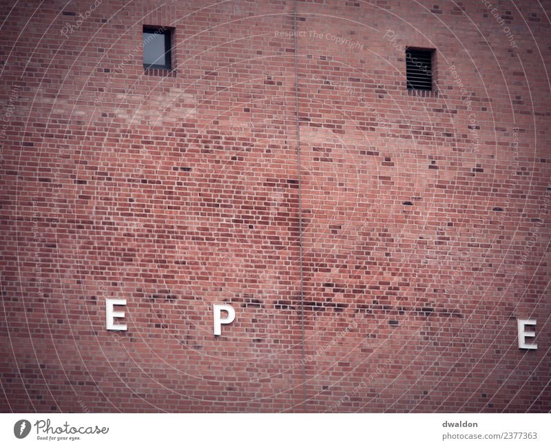 Elbphilharmonie (Speicher) Architektur Theater Kultur Veranstaltung Bühne Opernhaus Musik hören Hamburg Backstein Dachboden Farbfoto Außenaufnahme