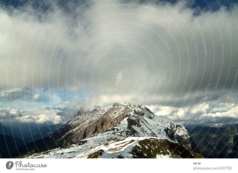 Himmelstürmer Wolken Sommer Herbst Schnee Felsen Alpen Berge u. Gebirge Kalkalpen Karwendelgebirge Gipfel Schneebedeckte Gipfel blau grau ruhig Erholung