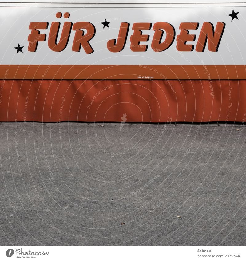 Für Jeden Zeichen Schriftzeichen Respekt Gleichstellung Stern (Symbol) Gerechtigkeit Buden u. Stände Farbfoto mehrfarbig Außenaufnahme Textfreiraum unten