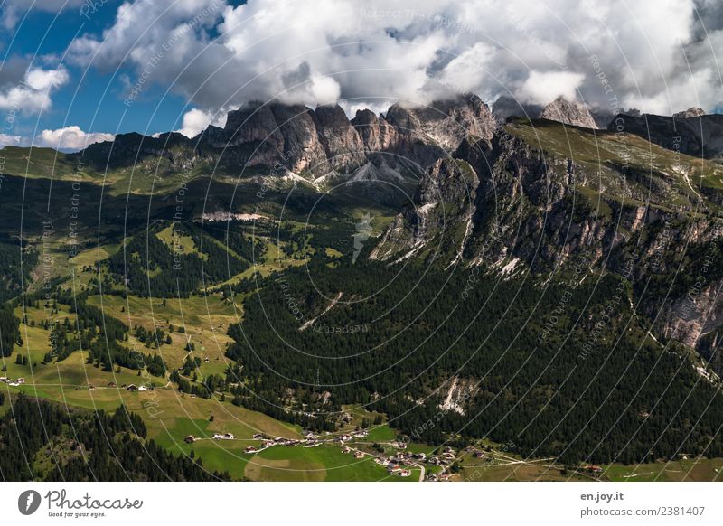 Grödner Tal Ferien & Urlaub & Reisen Tourismus Ausflug Abenteuer Ferne Freiheit Sommer Sommerurlaub Berge u. Gebirge wandern Natur Landschaft Wolken Felsen