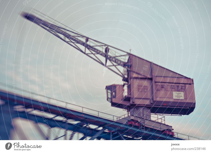 Altlast Industrie Himmel alt Arbeit & Erwerbstätigkeit groß blau braun Kran Hafenkran Ausleger Stahl Farbfoto Außenaufnahme Lomografie Menschenleer Tag