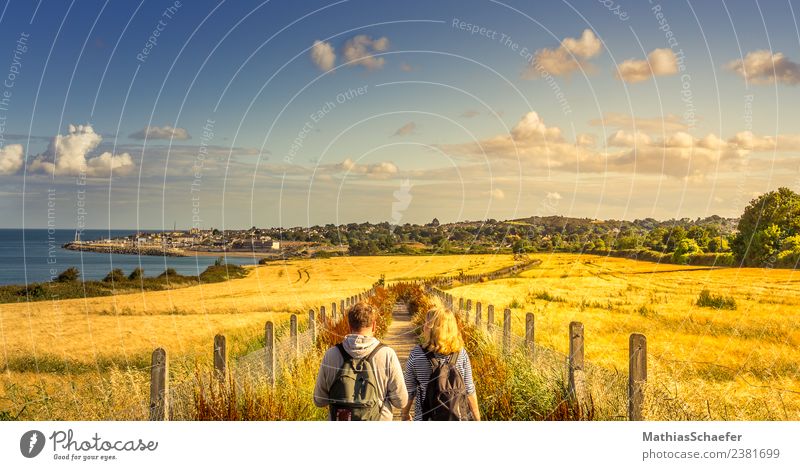 Golden Path Ferien & Urlaub & Reisen Ausflug Ferne Sommer Sommerurlaub Sonne wandern Mensch 2 Landschaft Himmel Wolken Horizont Sonnenaufgang Sonnenuntergang