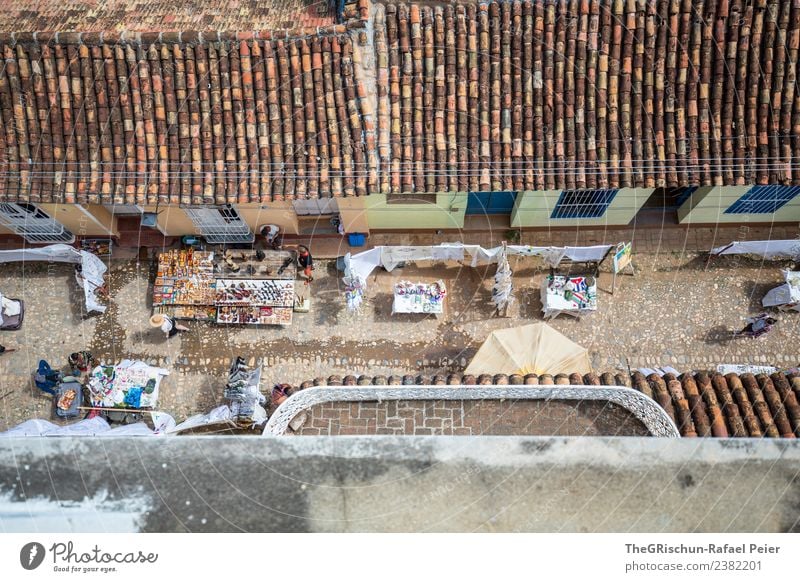 Above Stadt Stadtzentrum braun grau grün schwarz weiß Kuba Dach Trinidad Backstein Gasse Markt verkaufen Souvenir Vogelperspektive Aussichtsturm Farbfoto