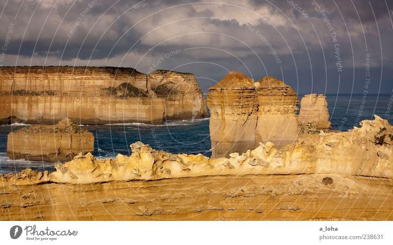 great ocean road Natur Landschaft Urelemente Wasser Wolken Gewitterwolken Felsen Küste Bucht Meer außergewöhnlich fest gigantisch natürlich Fernweh