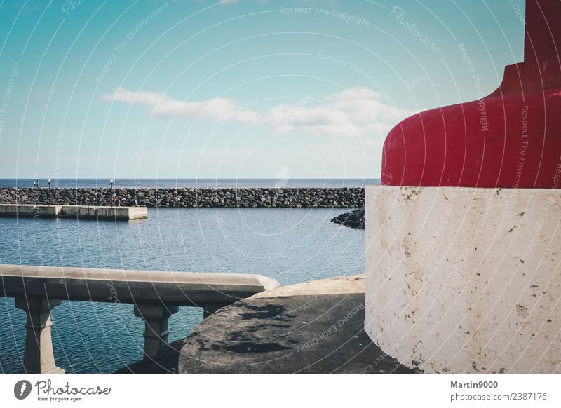 Am Hafen Ferien & Urlaub & Reisen Ferne Sommerurlaub Strand Meer Insel Luft Wasser Himmel Schönes Wetter Küste Schifffahrt Stein frisch blau grau rot Farbfoto