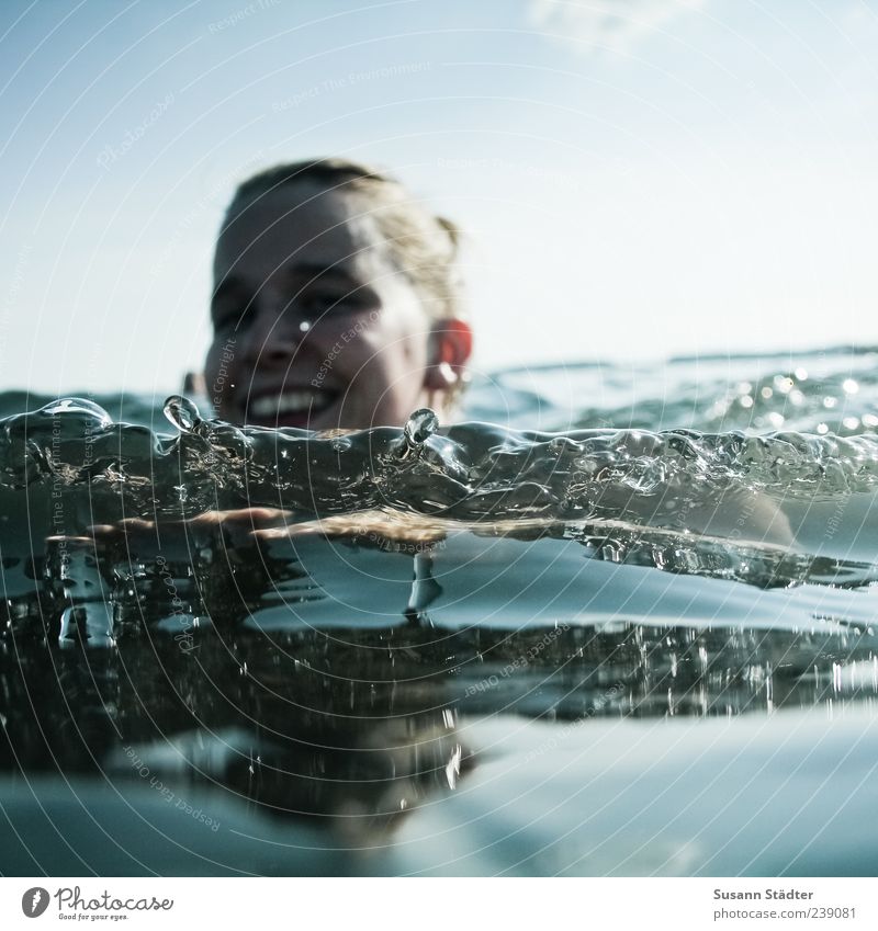 elements Ferien & Urlaub & Reisen Tourismus Ausflug feminin Kopf Schwimmen & Baden Tropfen Wasseroberfläche feucht nass Sommer sommerlich tauchen See Badenixe