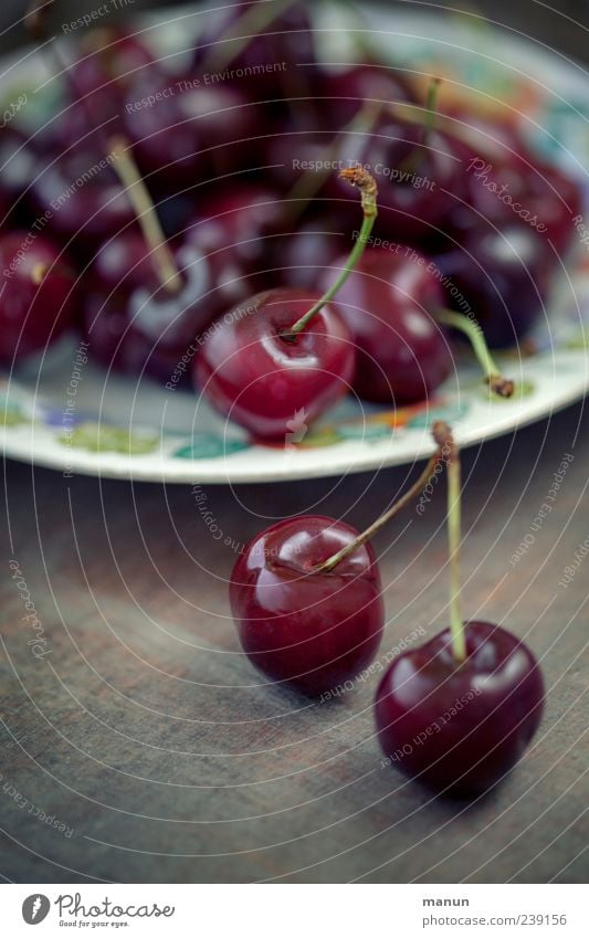 lecker Kirschen Lebensmittel Frucht Ernährung Teller authentisch frisch Gesundheit natürlich rund süß Vorfreude genießen altehrwürdig Farbfoto Nahaufnahme