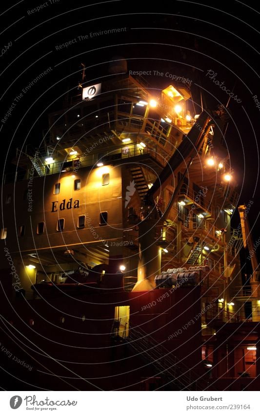 Ship Edda in Port of Wilhelmshaven Verkehrsmittel Schifffahrt Wasserfahrzeug Hafen Metall Stahl ästhetisch Perspektive Stimmung Farbfoto mehrfarbig