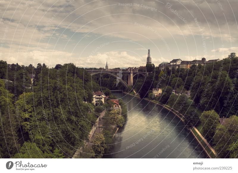 Hauptstadt Flussufer Stadt Stadtrand Skyline Brücke alt Bern Himmel Baum natürlich Farbfoto Außenaufnahme Panorama (Aussicht) Weitwinkel