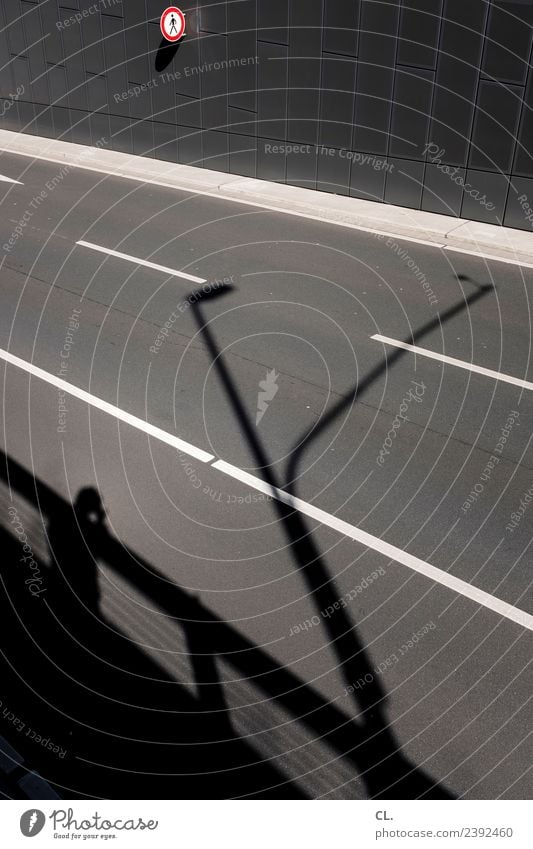 fußgängerzone Mensch 1 Schönes Wetter Düsseldorf Mauer Wand Verkehr Verkehrswege Straßenverkehr Fußgänger Wege & Pfade Verkehrszeichen Verkehrsschild Zeichen