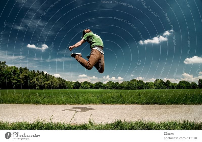 SOMMERANFANG Lifestyle Stil Mensch maskulin Junger Mann Jugendliche 1 18-30 Jahre Erwachsene Natur Landschaft Himmel Wolken Schönes Wetter Baum Gras Feld