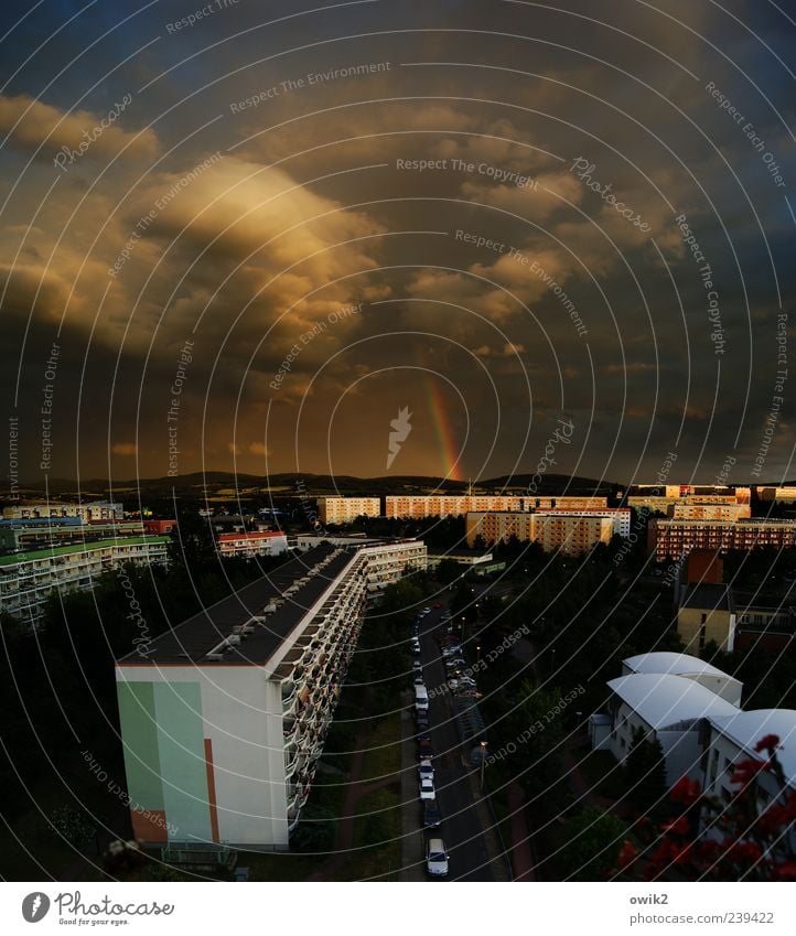 Plattentektonik Himmel Wolken Schönes Wetter Regen Gewitter Bautzen Ostsachsen Lausitz Kleinstadt Stadtrand bevölkert Haus Mauer Wand Fassade Balkon Straße