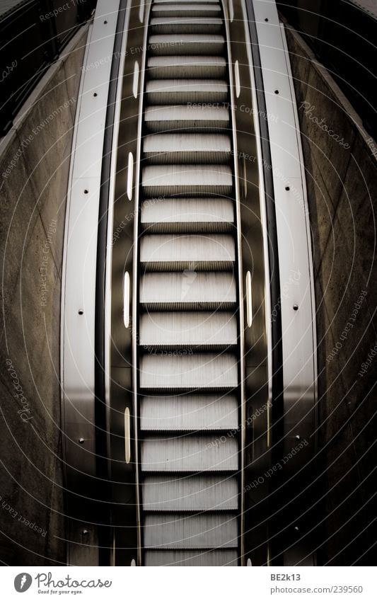 roling sto.... stairs Stil Mauer Wand Treppe Fassade Rolltreppe Metall Stahl Kunststoff fahren grau schwarz Architektur silber Vogelperspektive Außenaufnahme