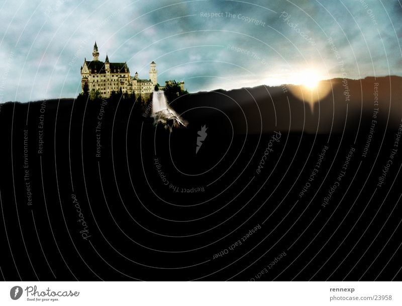 Dreamcastle Festung Monarchie Neuschwanstein Kunst Tourist Attraktion Sehenswürdigkeit Bekanntheit strahlend Wolken flockig dunkel schlechtes Wetter Fälschung
