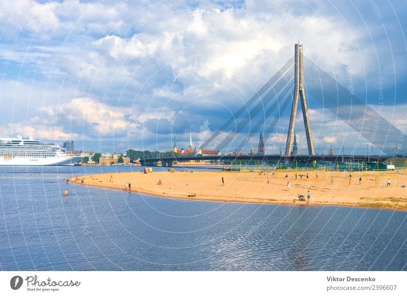 Die Hauptstadt Lettlands Riga im Frühjahr schön Ferien & Urlaub & Reisen Tourismus Sommer Haus Landschaft Himmel Herbst Ostsee Fluss Stadt Skyline Kirche Brücke