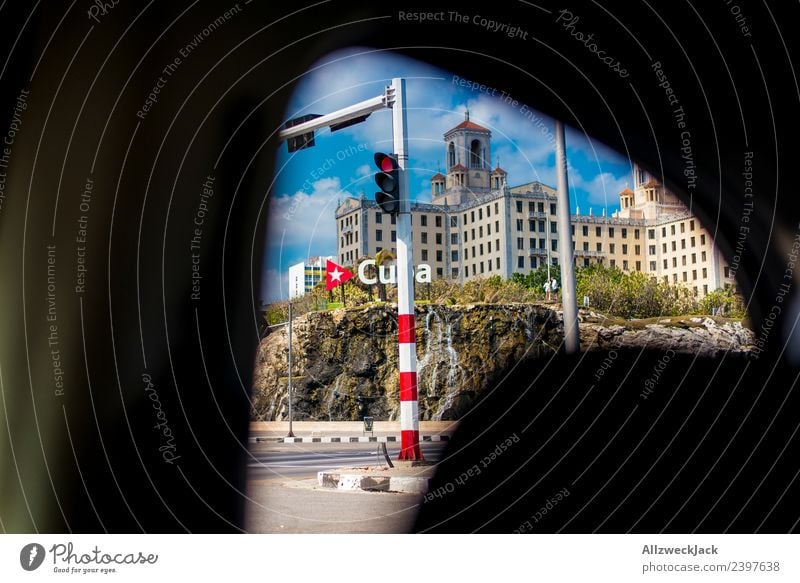 Blick durchs Autofester auf den Malecón in Havanna Kuba Insel Sozialismus Ferien & Urlaub & Reisen Reisefotografie Ausflug PKW fahren Straße El Malecón Fahrer