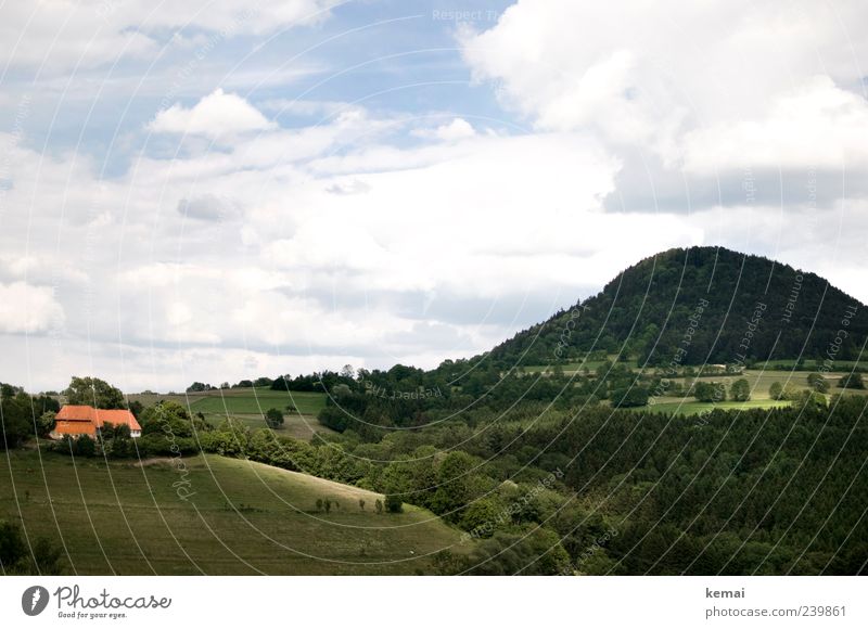 Zeugenberg Umwelt Natur Landschaft Pflanze Himmel Wolken Sommer Schönes Wetter Baum Gras Sträucher Wiese Feld Wald Hügel Berge u. Gebirge Haus Gebäude Bauernhof