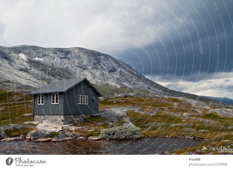 Haus am See Ausflug Sommer Berge u. Gebirge wandern Natur Landschaft Wasser Wolken Menschenleer Hütte Wege & Pfade Stein Holz entdecken Erholung schön Fernweh