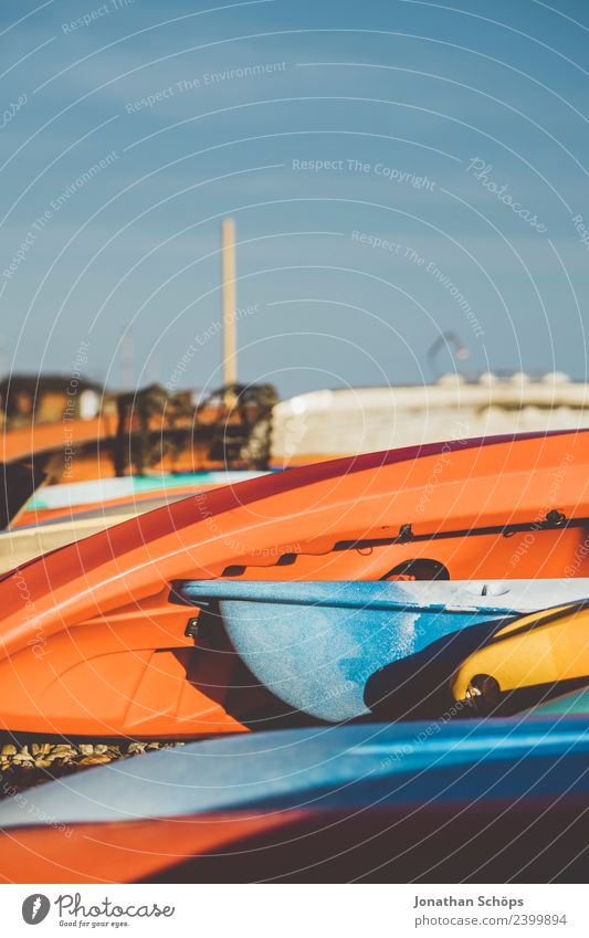 Boote zum Verleih am Strand Lifestyle Stil Freizeit & Hobby Freude Glück Lebensfreude Begeisterung Brighton Kanu Kanusport Wasserfahrzeug Bootsverleih England