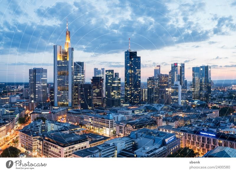 Frankturter Sommerabend Büro Business Frankfurt am Main Stadt Stadtzentrum Skyline Hochhaus Gebäude Architektur Ferien & Urlaub & Reisen Großstadt Cityscape