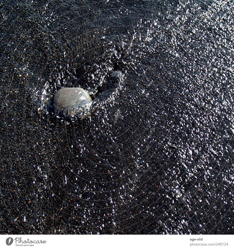 Move me Strand Meer Umwelt Sand Wasser Atlantik Stein authentisch Flüssigkeit einzigartig grau schwarz silber Stimmung Gelassenheit Leben Erholung fließen