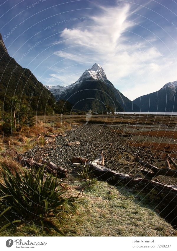 mitre peak Natur Himmel Berge u. Gebirge Gipfel Schneebedeckte Gipfel Fjord Neuseeland Mitre Peak Milford Sound blau braun grün schön Holz Farbfoto