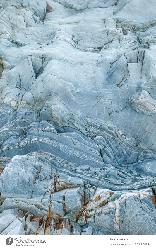 Sedimentäre Gesteinsstruktur Strand Meer Bildung Wissenschaften Geologie Beruf Geologen Umwelt Natur Erde Küste Stein blau türkis Design Farbe Idee Kunst Rätsel