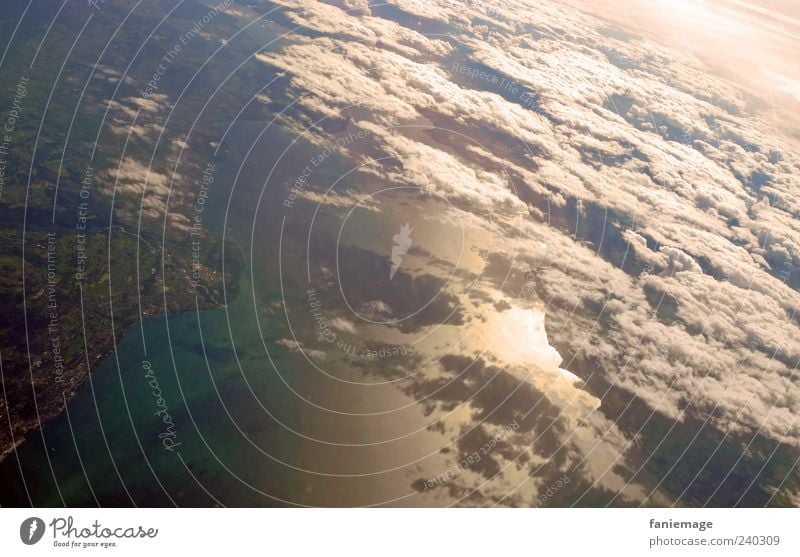 wolkenteppich Umwelt Natur Landschaft Luft Wasser Erde Himmel Wolken Flugzeugausblick Ferien & Urlaub & Reisen blau grün weiß Wolkenhimmel Farbfoto Luftaufnahme